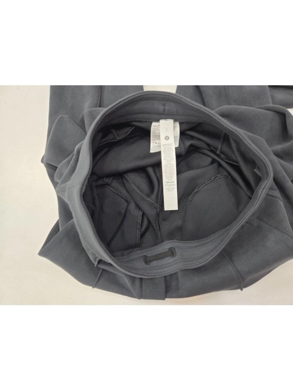 Lululemon Softstreme Pintuck Mid-Rise Pant In Black Size S Womens - Picture 3 of 12
